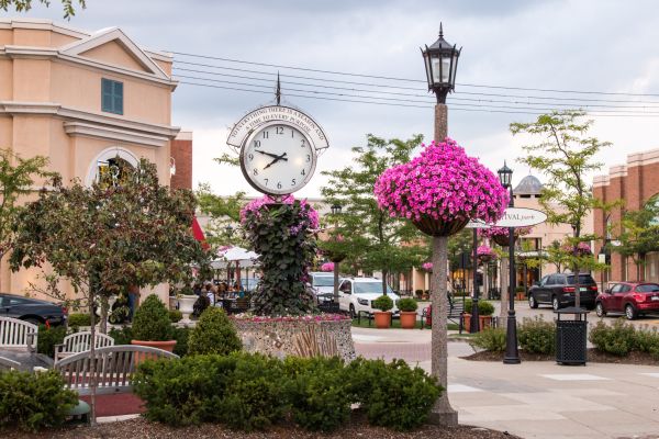 The Village of Rochester Hills Shopping & Lunch at Kruse & Muer in the Village