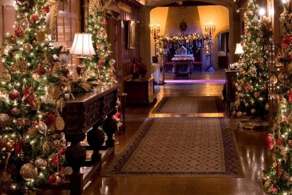 HOLIDAY WALK: Meadow Brook Hall