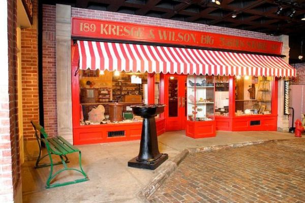 Detroit Historical Museum Tour & Lunch at Babo