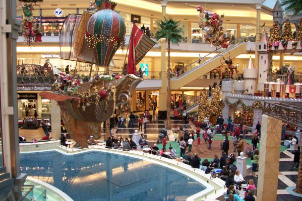 Somerset Collection Holiday Shopping