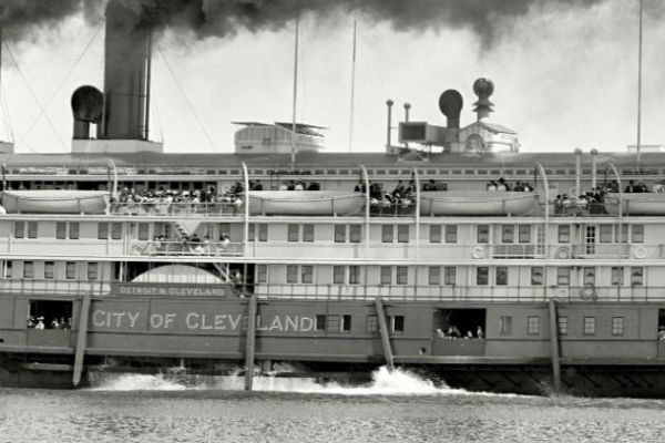 The Floating Palaces of the Great Lakes